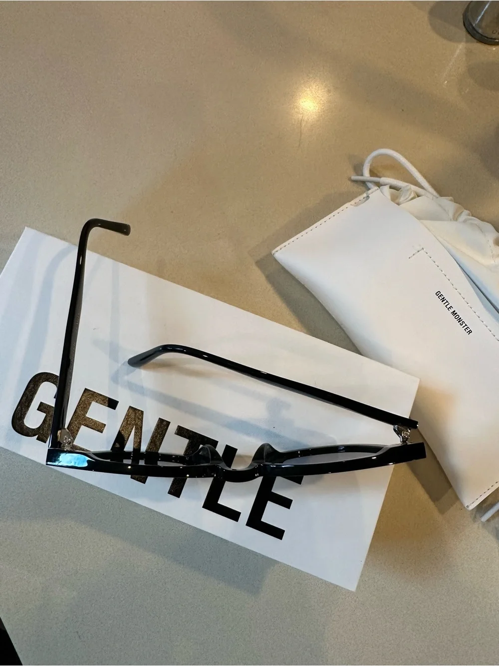 GENTLE MONSTER Black Round Sunglasses with White Case